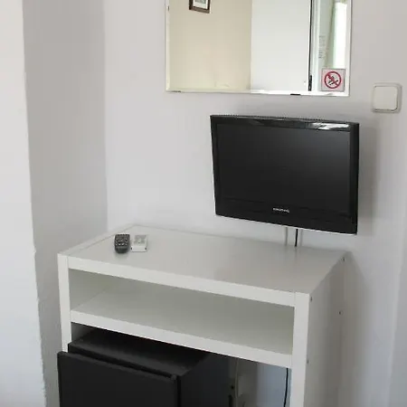 Pinar בית הארחה 2*